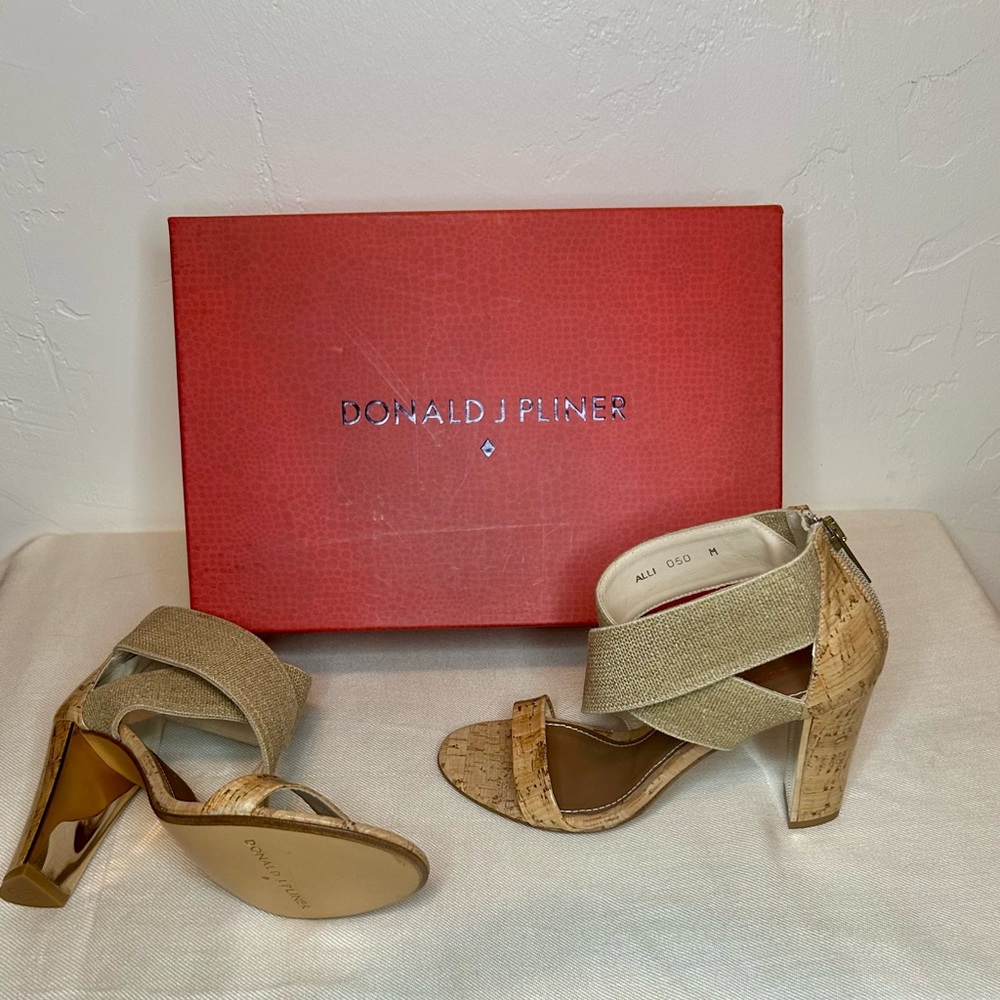 🔥FLASH SALE $35🔥 Excellent condition! Donald J Pliner Cork heels